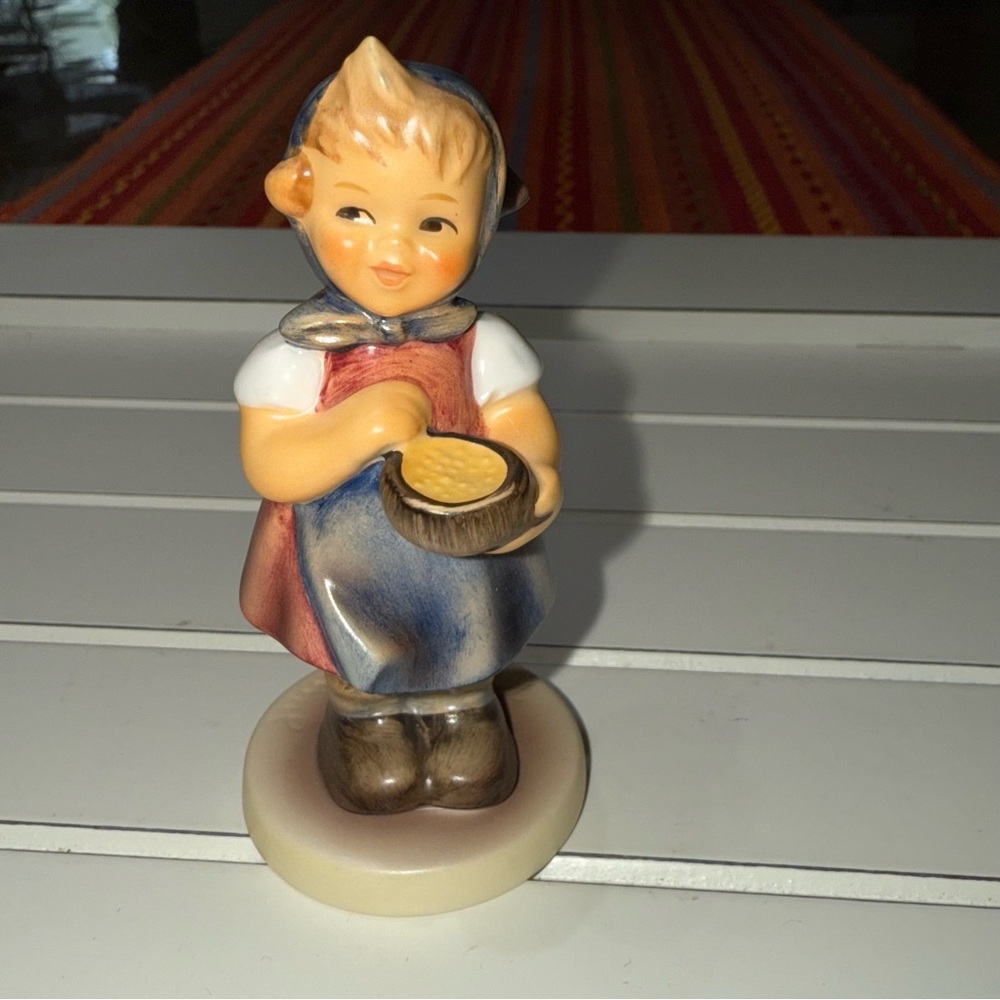Gloebel Hummel “from you to me” 3.5” figurine. #036 HUM 629 TMK 7